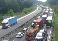Tovornjakarji prekršili predpise in na primorski avtocesti povzročili kolaps (FOTO)