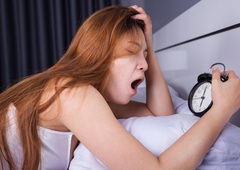 Bi morali pouk začeti pozneje? Slovenski dijaki spijo premalo