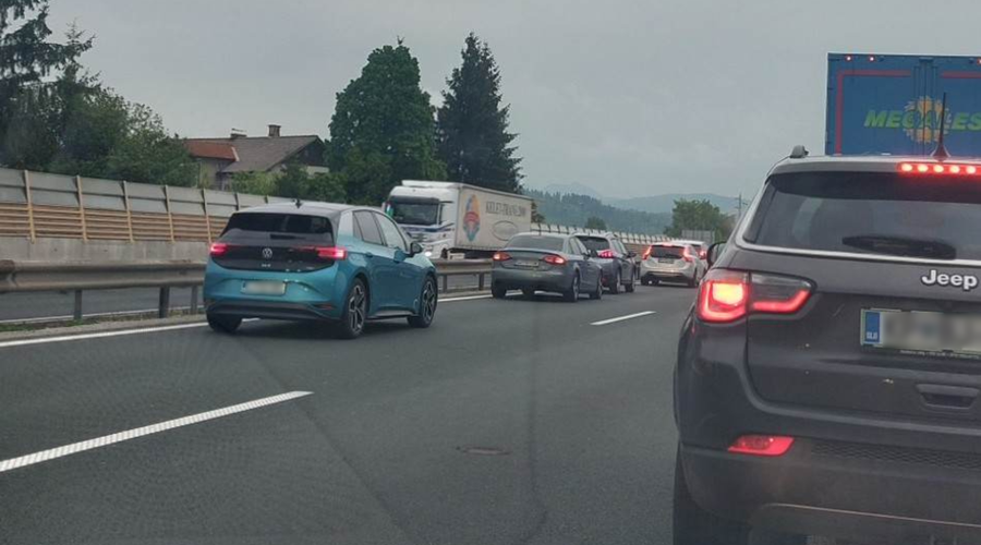 Tudi začetek novega tedna prinesel zastoje: težave predvsem na ljubljanski obvoznici in v smeri Avstrije (foto: Uredništvo)