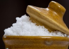 Kuhinjska sol ni primerna samo za kuhanje: 6 stvari, pri katerih je uporabna