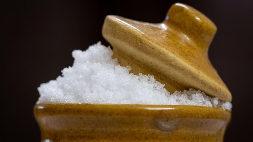 Kuhinjska sol ni primerna samo za kuhanje: 6 stvari, pri katerih je uporabna