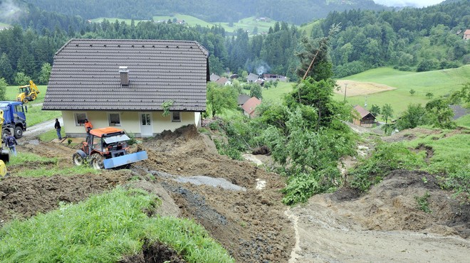 Nevarnosti plazov še ni konec: razmere bodo spremljali vsaj še do konca tedna (foto: Tina Kosec/Bobo)