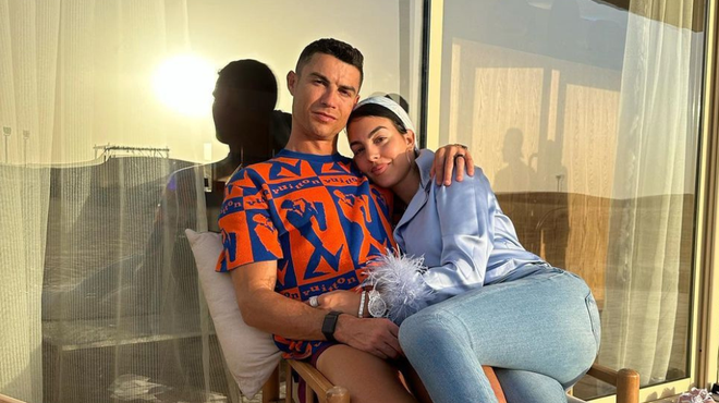 Jo Ronaldo res želi zapustiti?! Georgina z vročo fotografijo v bazenu dviguje temperaturo (FOTO) (foto: Instagram/Georgina Rodriguez)