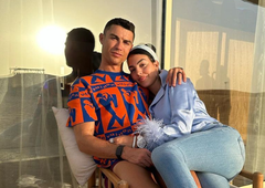 Jo Ronaldo res želi zapustiti?! Georgina z vročo fotografijo v bazenu dviguje temperaturo (FOTO)