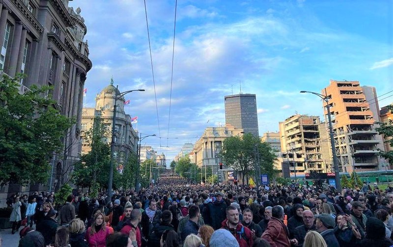 Danes se na beograjskih ulicah obetajo novi protesti opozicije, ki zahteva Vučićev odstop.