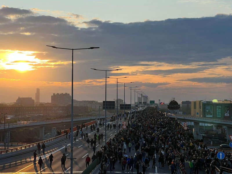 Prizori beograjskih opozicijskih protestov iz prejšnjega tedna.