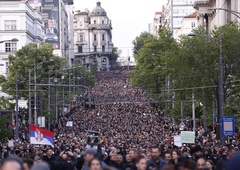 Posnetki, ki razkrivajo osupljive prizore s protesta v Beogradu (VIDEO)