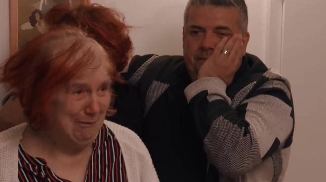 Delovna akcija: Družina s solzami v očeh stopila v prenovljeno stanovanje (foto: Voyo/posnetek zaslona)