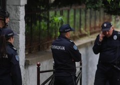 Nov napad v Srbiji: 13-letnik s sekiro nad žensko in njenega sina