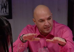 Poroka na prvi pogled: Jasmina s svojim dejanjem sprožila nepričakovani Alešev odziv, ki je šokiral tudi preostale