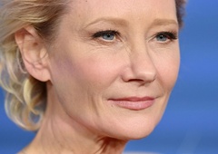 Igralko pokopali devet mesecev po njeni smrti