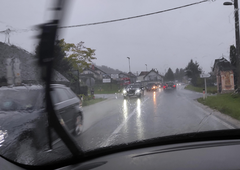 Razburkanega vremena še ni konec: Arso za torek po državi razglasil oranžno opozorilo