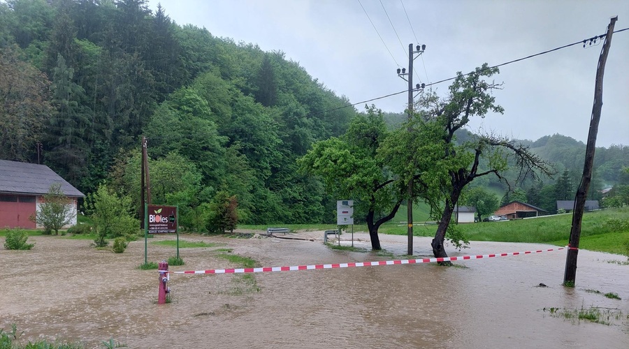 Skrb vzbujajoče: v enem dnevu je ponekod zapadlo polovico običajnih majskih padavin (FOTO in VIDEO) (foto: Facebook/PGD Žetale)