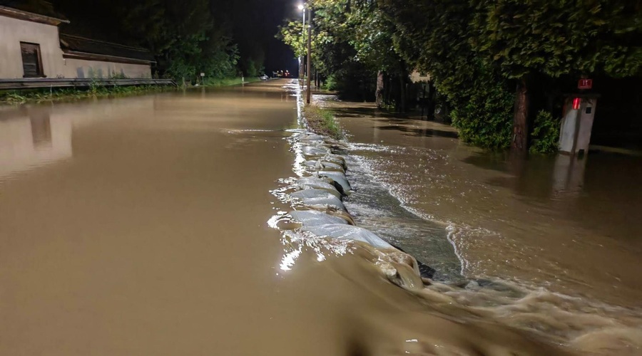 FOTO: Apokaliptični prizori z vzhoda Slovenije (vse je pod vodo) (foto: Tim Grešak, Meteoinfo Slovenija)