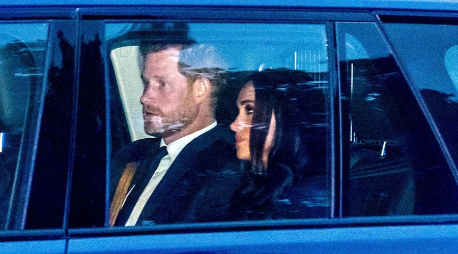 Princa Harryja in Meghan Markle preganjali paparaci v avtomobilu: skoraj bi se končalo katastrofalno (foto: Profimedia)