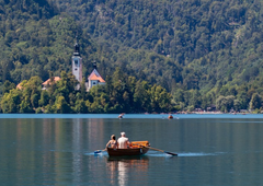 Če se boste naslednji teden odpravili na Bled, lahko naletite na večjo gnečo (preverite, kaj se dogaja)