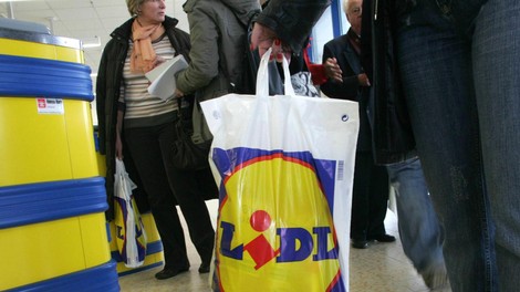 Dolge vrste pred trgovinami Lidl, vsi si želijo le eno stvar (a te nikjer več ni na zalogi)