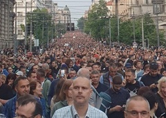 VIDEO: V Beogradu največji protest doslej (zahtevajo odstop Vučića)