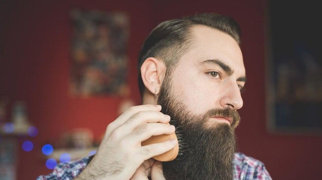 Strokovnjaki opozarjajo: v moški bradi več bakterij kot v živalski dlaki! (navodila za higieno) (foto: Profimedia)