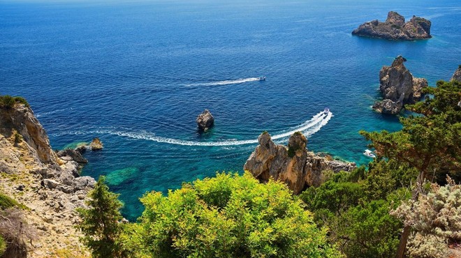 30 dni na mesec, 14 ur dnevno in le 900 evrov neto: turistični biser se spopada z vse hujšimi težavami (foto: Profimedia)