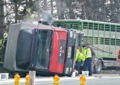 Huda prometna nesreča, zagorel je tovornjak: avtocesta je zaprta