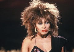 Tina Turner je bila pred smrtjo zelo slabotna: potrebovala je pomoč pri hoji (FOTO)