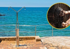 Nič več brezplačnega prhanja na javnih plažah (vemo, koliko vas bo udarilo po žepu)