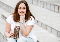 Pri 16 letih je odprla svojo prvo kavarno, zdaj o njenih slaščicah govori vsa Slovenija