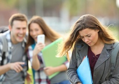 IZ SRBIJE: Deklico so žalili, nihče je noče spremljati na maturantski ples, zdaj se je zanjo zavzela Seka Aleksić