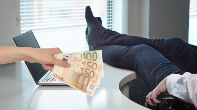Delo, ki vam prinese bogastvo: 12.000 evrov za ... ležanje v postelji! (služba je v Sloveniji) (foto: Profimedia/fotomontaža)