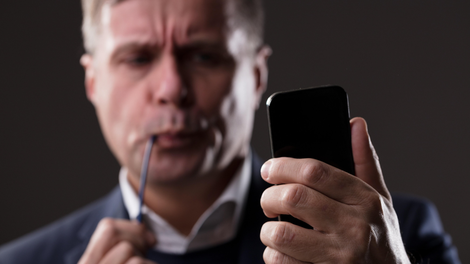 Pozor, če imate na telefonu nameščeno to aplikacijo, jo izbrišite (lahko vas nepooblaščeno snemajo)