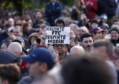 V Beogradu že četrti shod proti nasilju: protestniki pred srbsko televizijo