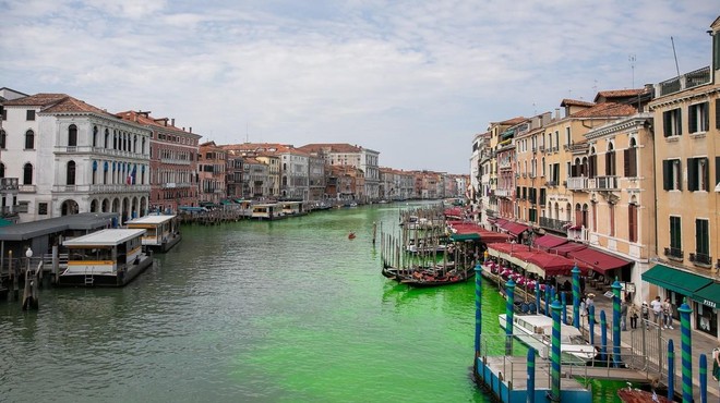 Beneški kanal obarvan v svetlo zeleno: kaj je pokazala preiskava? (foto: Profimedia)
