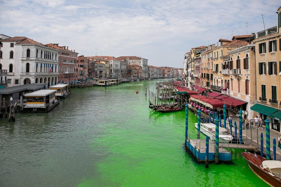 Beneški kanal obarvan v svetlo zeleno: kaj je pokazala preiskava? (foto: Profimedia)