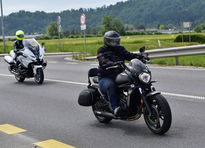 Motoriste in motoristke je pozvala k postopnemu obujanju motoristične kondicije v novi sezoni.