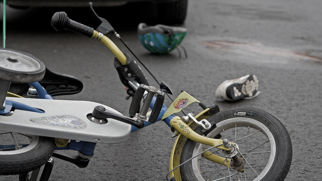 Huda nesreča na Dolenjskem: 22-letni voznik trčil v otroka (zaradi poškodb so ga odpeljali s helikopterjem) (foto: Profimedia)