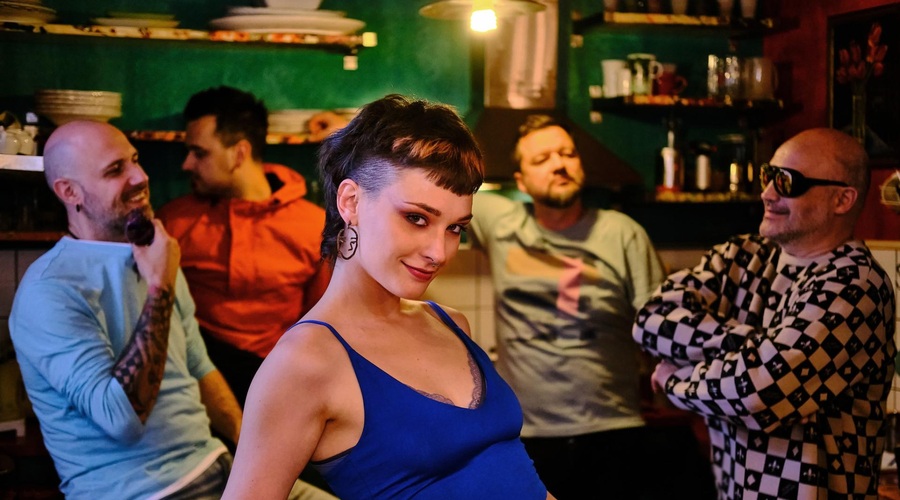 VIDEO: Glasbena skupina Tabu predstavila prvo pesem z novo pevko (vam je všeč?) (foto: Facebook/TABU/Gašper Pintarič)