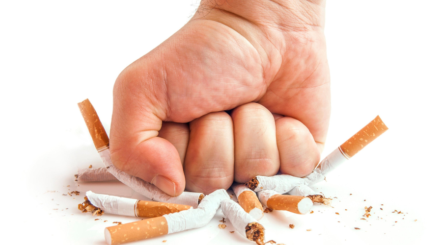 Nad kadilce z vse strožjimi predpisi: opozorilo 'kajenje ubija' kmalu na čisto vsaki cigareti (foto: Profimedia)