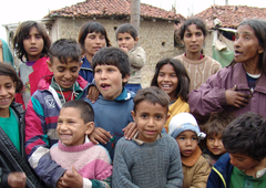 Bodo v Prekmurju preselili celotno romsko naselje? Na občini pravijo, da so razmere tam nevzdržne