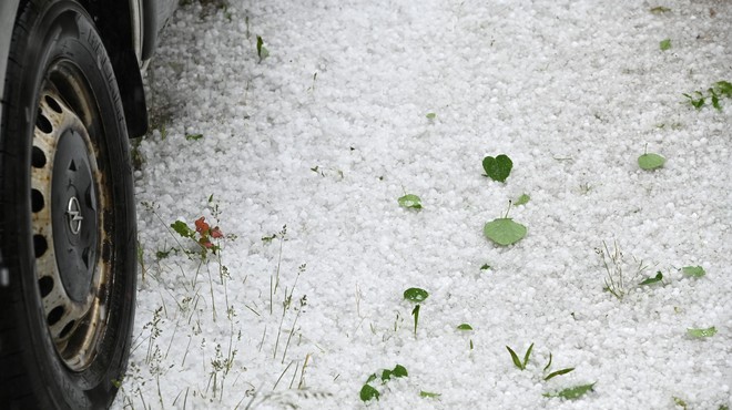 Nebo se je odprlo: po Sloveniji nalivi s točo, kot je ne pomnijo (VIDEO) (foto: Žiga Živulovič jr./Bobo)