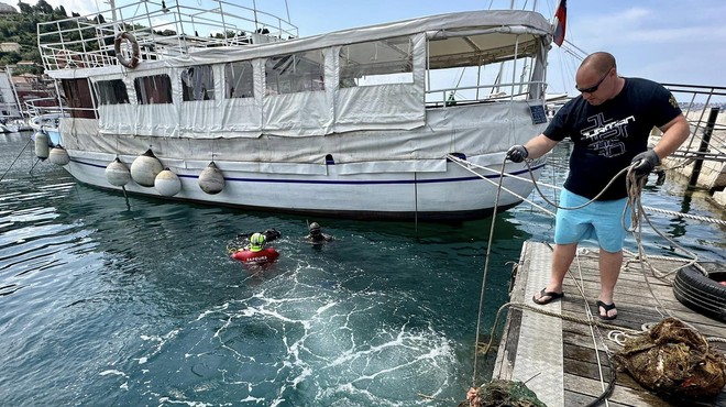 Velika čistilna akcija v Piranskem zalivu: kaj vse so našli potapljači? (foto: Facebook/Okolje Piran)