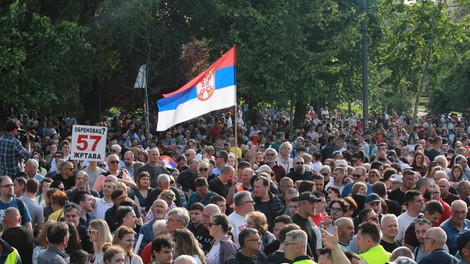 55.000 protestnikov na ulicah Beograda (državljane nagovoril tudi Dragan Bjelogrlić)