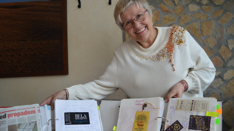 Zbirateljica, kot je še niste spoznali: Zdravka Abram s svojo zbirko vinskih etiket navdušuje doma in po svetu