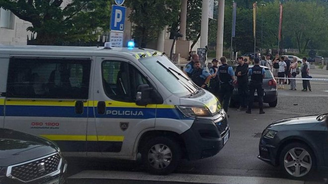 Nesreča v središču Ljubljane: močno alkoholiziran voznik trčil v dva pešca (foto: Uredništvo)