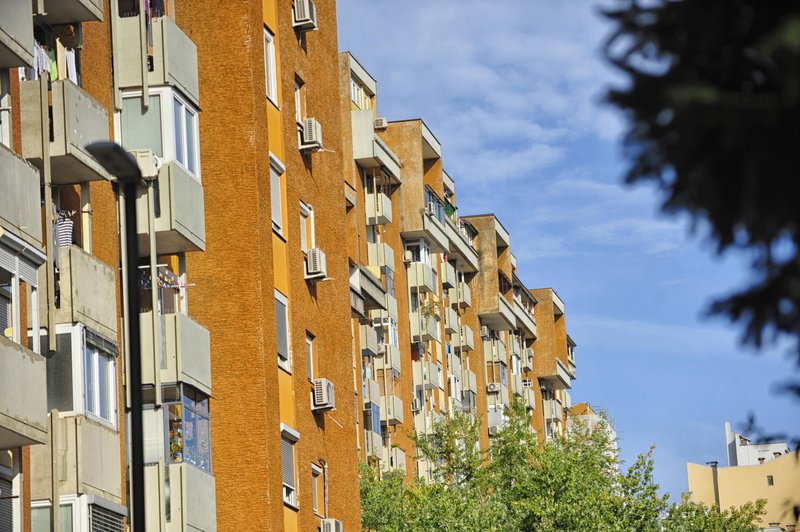 Cene nepremičnin letijo v nebo: za koliko so se v zadnjem letu pri nas podražila stanovanja?