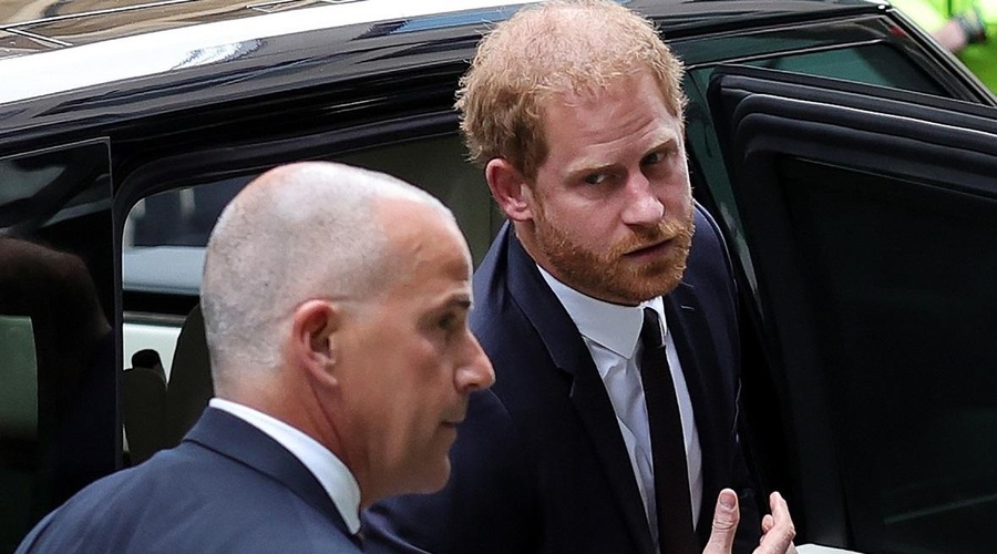 Harry ne bo odnehal: vrnil se je v London in stopil pred sodišče (foto: Profimedia)