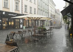 Nad Ljubljano se je razbesnela nevihta s točo, izdano oranžno opozorilo