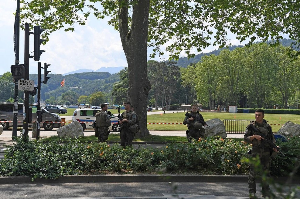 Nove podrobnosti o grozljivem napadu v parku: otroci bežali pred 31-letnim Sircem, policija ga je ustrelila v noge (foto: profimedia)