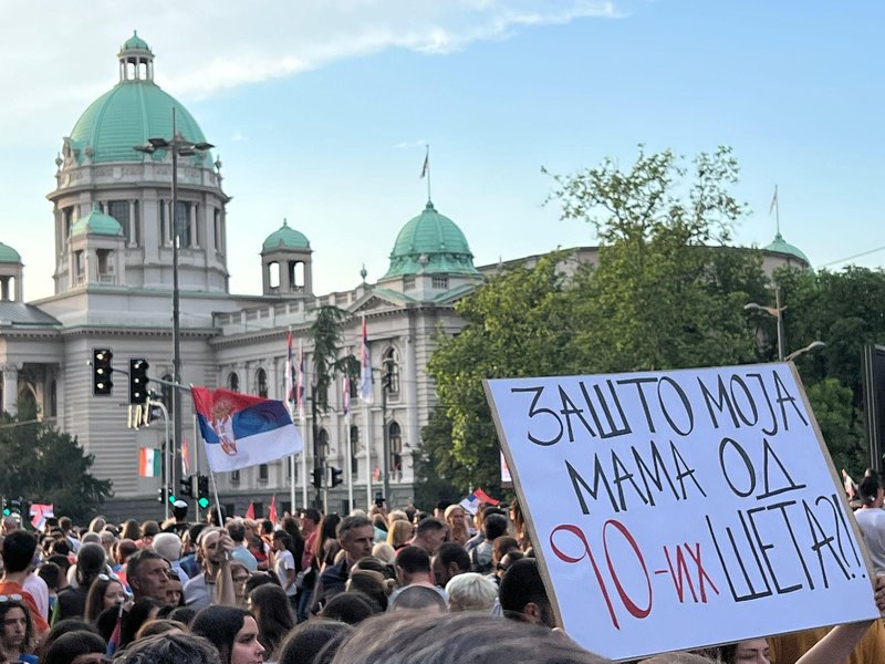 "Zakaj moja mama že od 90-tih let hodi (na proteste)?"