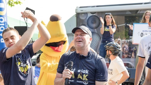 Deželak Junak na cilju, toliko denarja je za počitnice otrok zbral letos! (VIDEO)